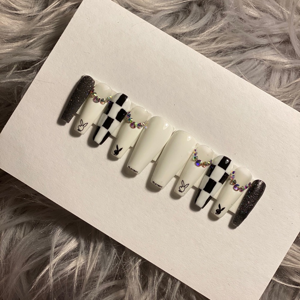 White & Black Press on Nails